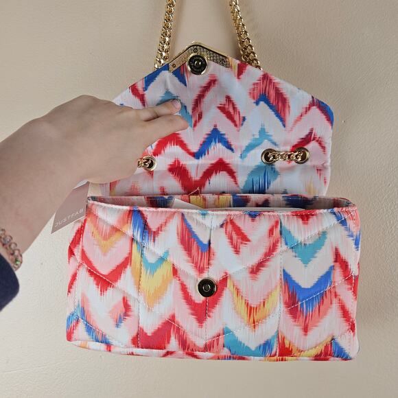 JustFab Triangle Quilted Chevron Crossbody Bag Womens - Picture 4 of 9